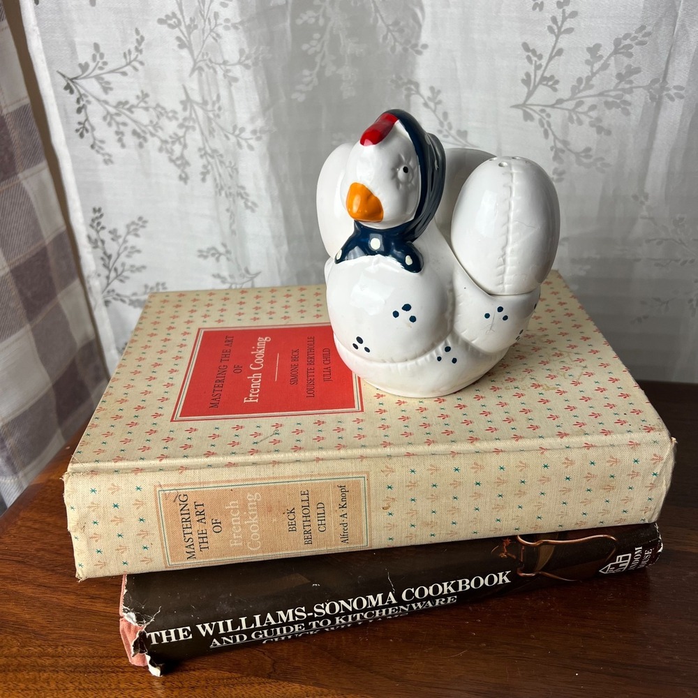 Vintage Hen Salt Pepper Shaker Set Egg Holder Caddy Ceramic Taiwan